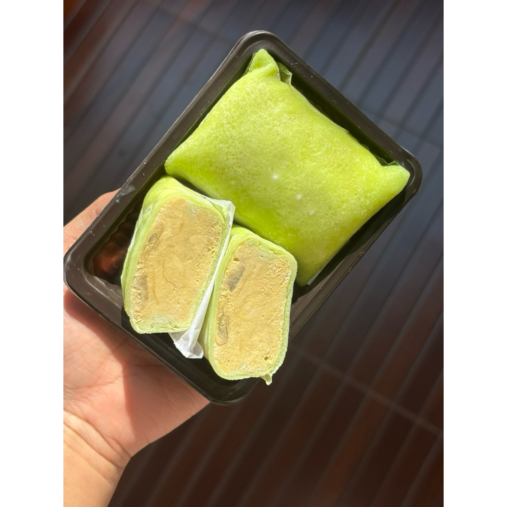 

Ready Medan! Pancake Durian isian MusangKing. Dibuat Fresh setiap hari, Pemesanan h-1. Pesan hari ini, siap diantar besok