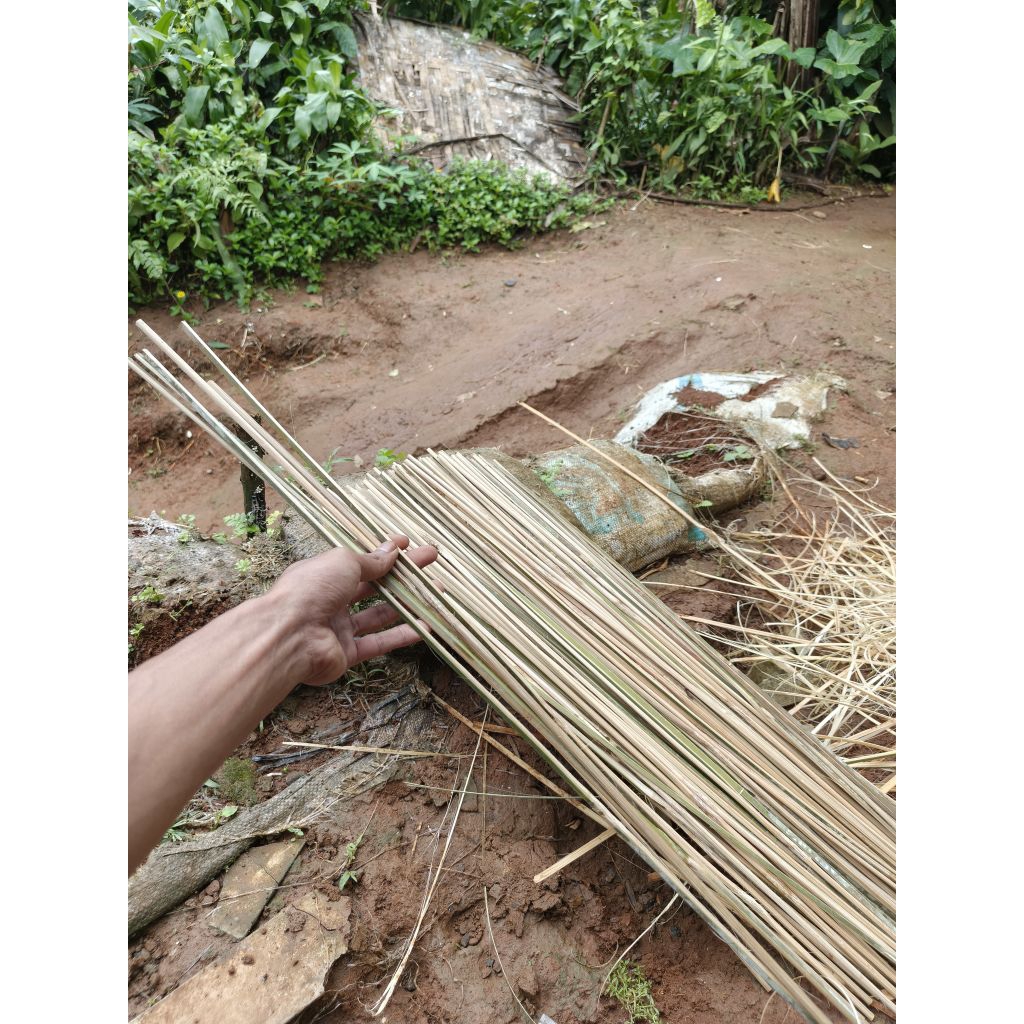 Arku layangan aduan hasil rautan manual 7 pasang