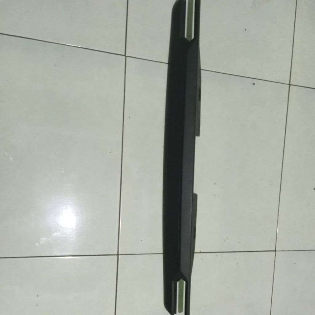 trunklid list garnis plat nomor bagasi belakang Isuzu panther kapsul