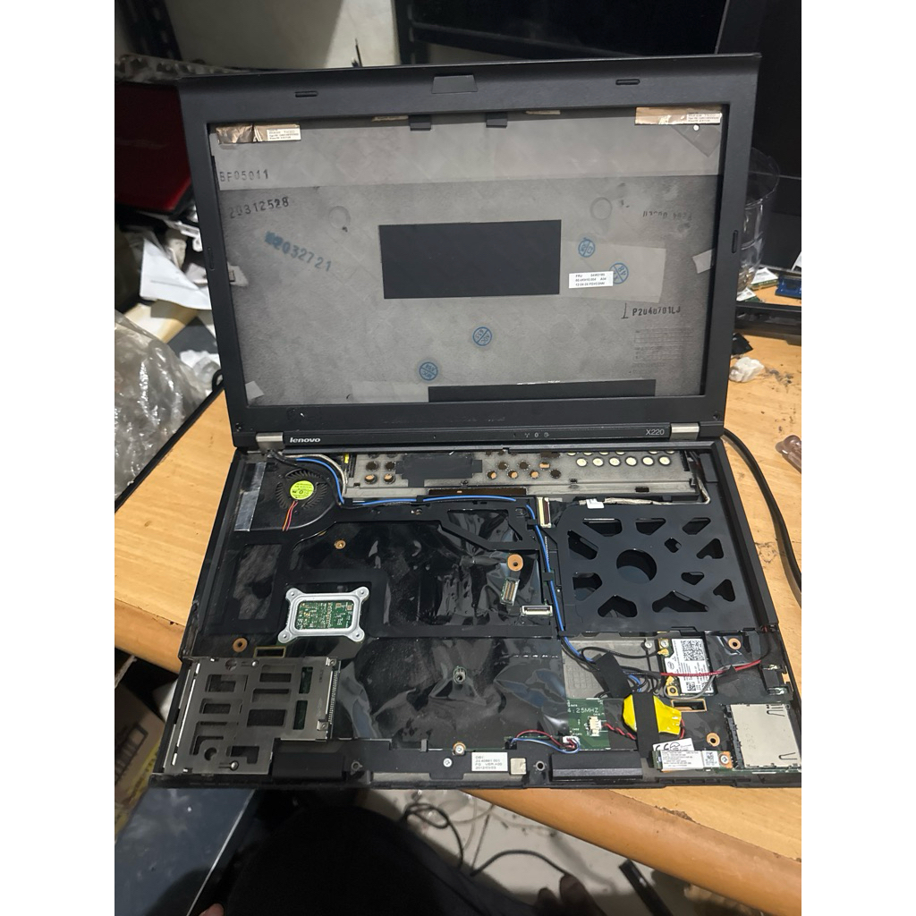 mainbord lenovo x220 core i5 gen2  matot belum servis