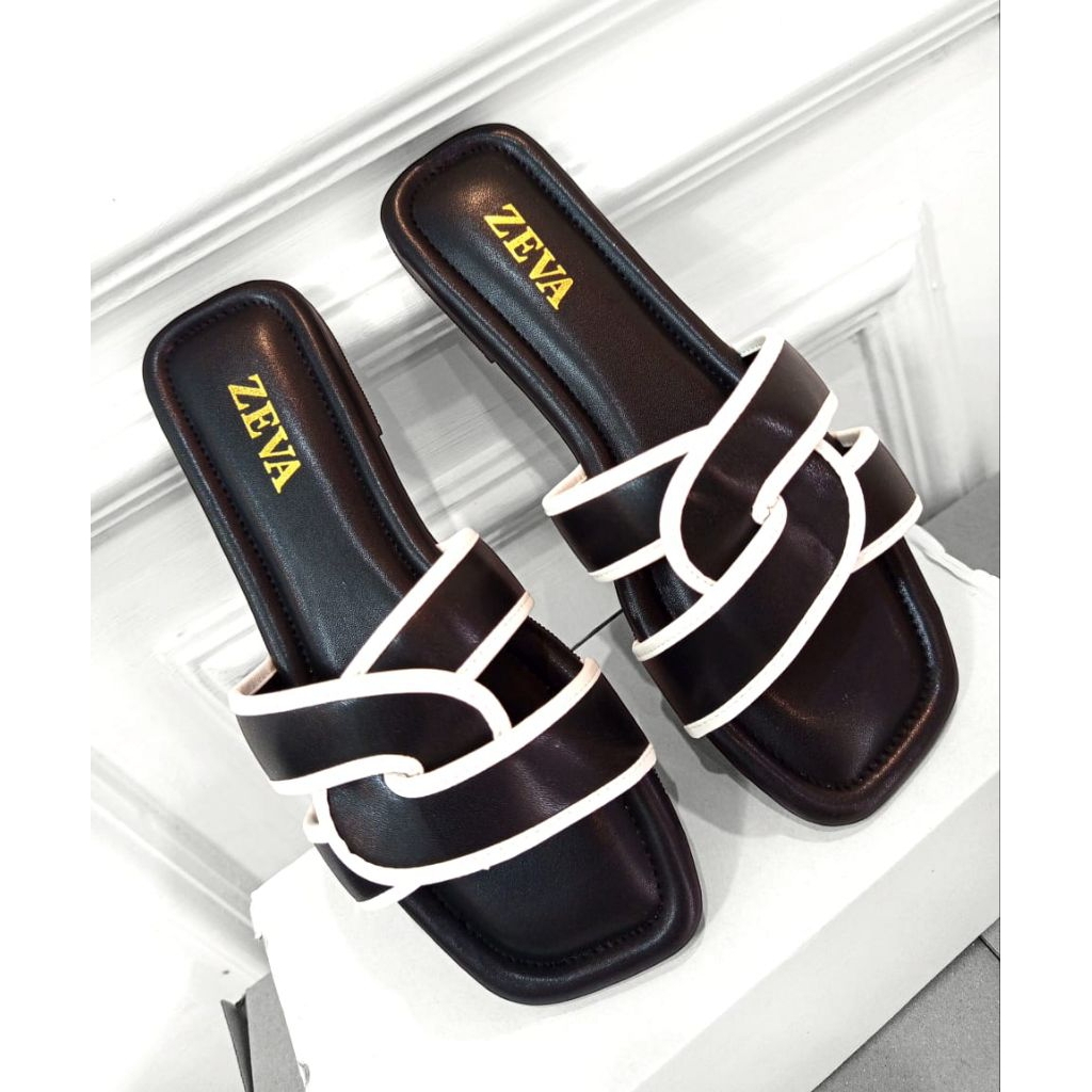 LEONA Sandal Flat Wanita  Big Size  37-43 Hitam sol karet ringan dan nyaman Jumbo