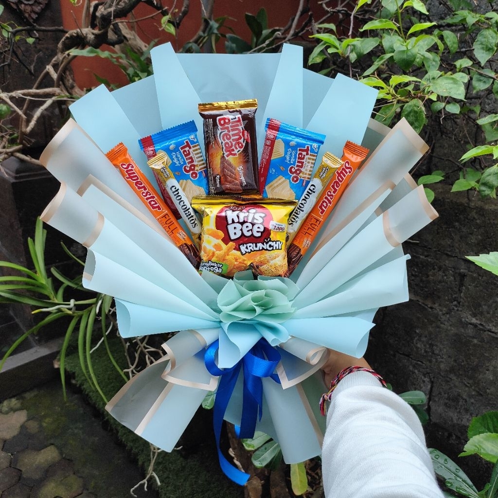 

Buket snack ukuran medium / Snack Bouquet / buket snack random / hadiah ulang tahun / kado anak / kado ulang tahun