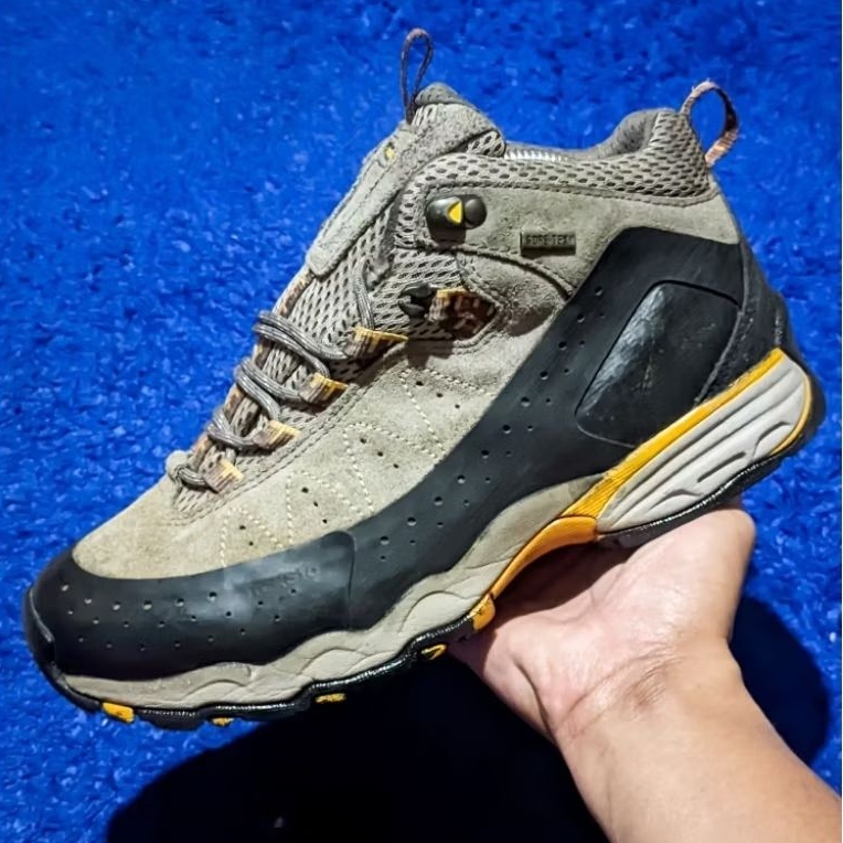 SEPATU OUTDOOR GUNUNG HIKING SECOND TREKSTA