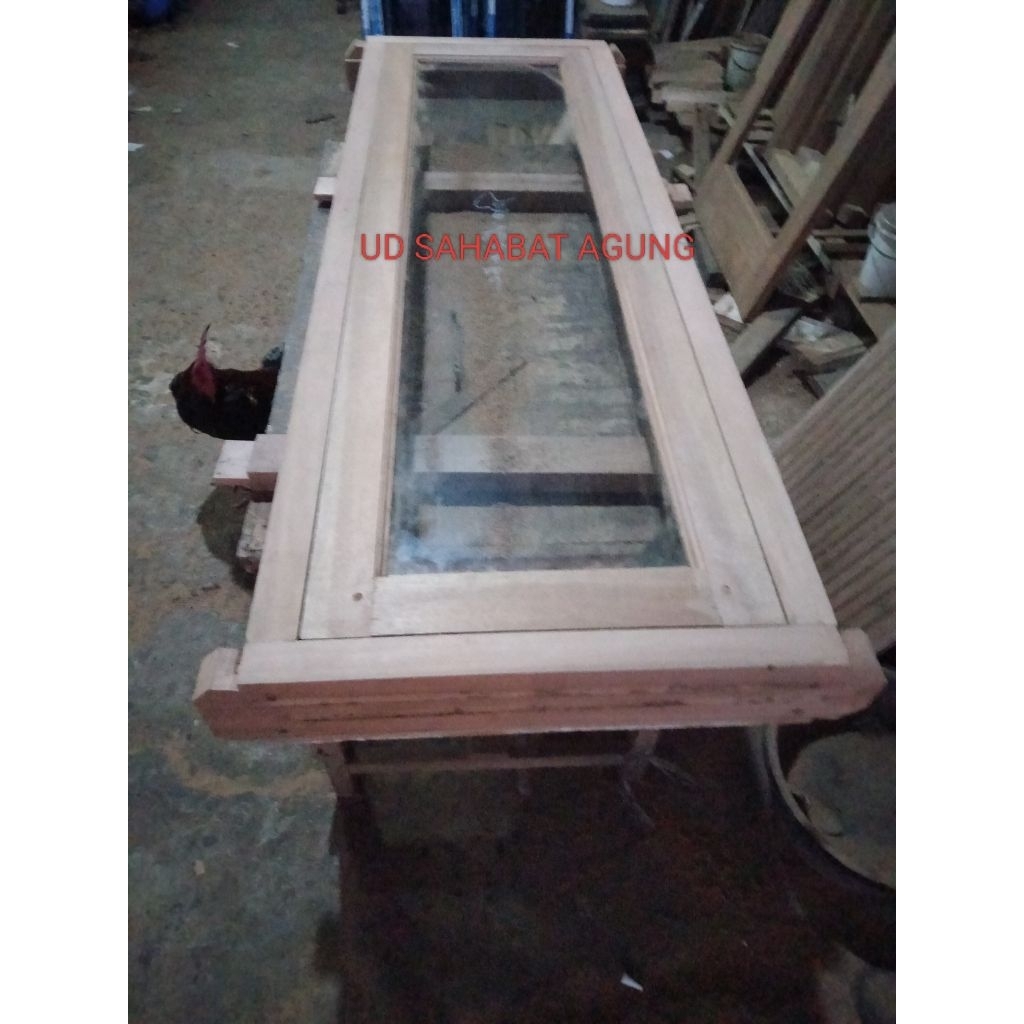 KUSEN JENDELA BAHAN KAYU KAMPER OVEN DAN KAYU MERANTI +DAUN KACA  UKURAN T88cmxL68cm fest respon