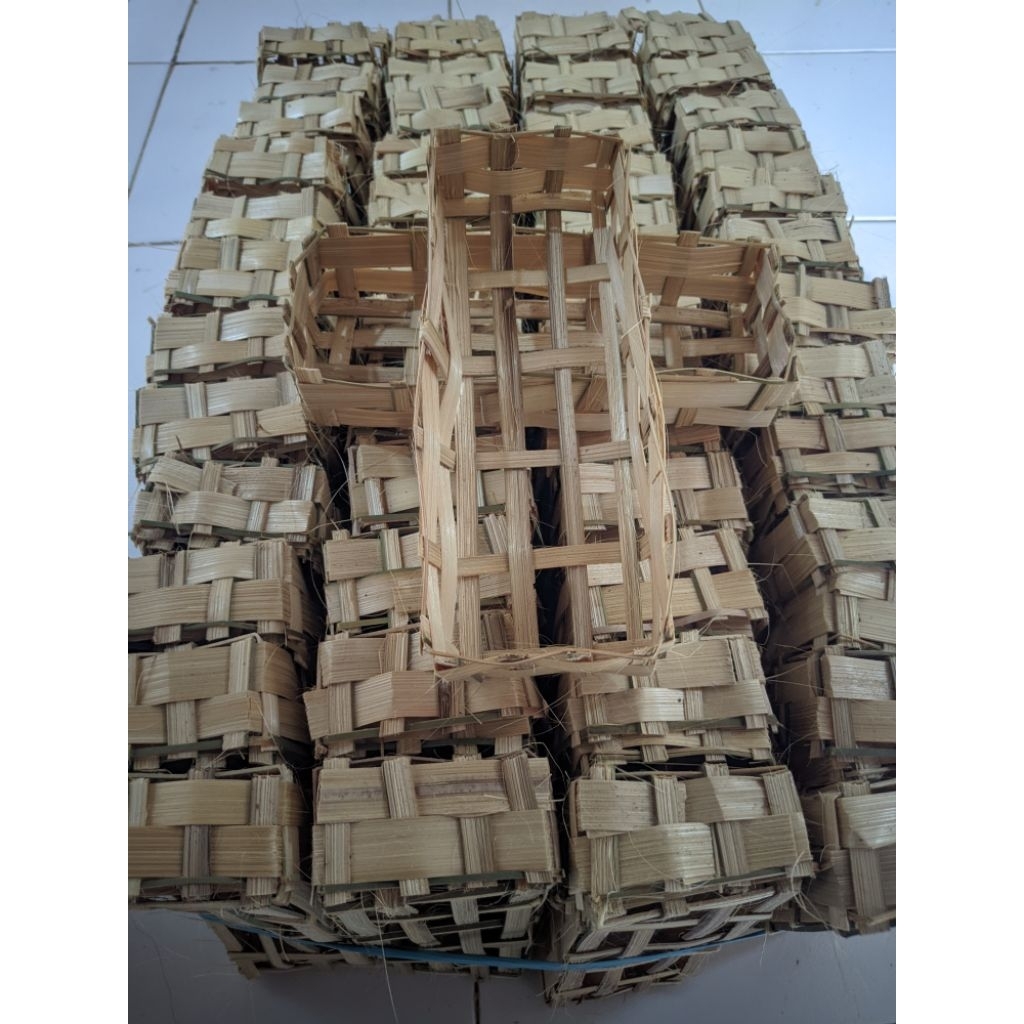 Reyek / Reyeng / Besek wadah ikan.