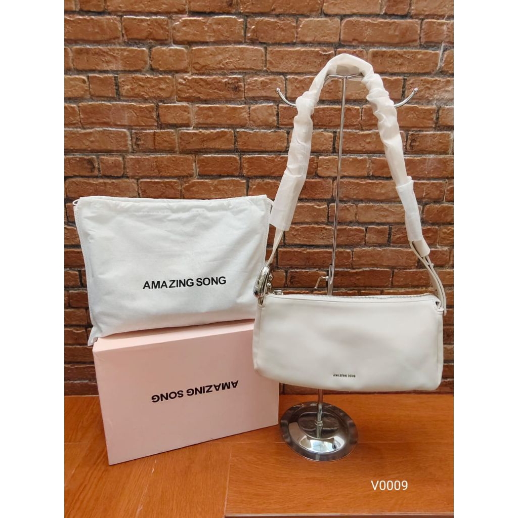 HARGA CUCI GUDANG Liebe Bags Amazing Song Shoulder Bag Broken White V0009