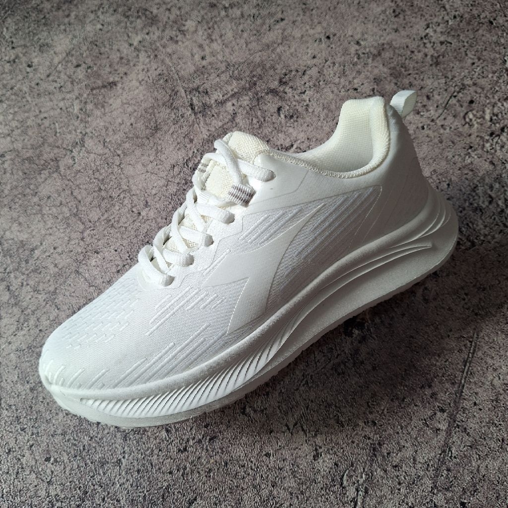 sepatu running diadora hitori white