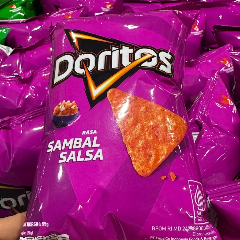 

Doritos Tortilla Chips Snack Makanan Ringan Rasa Jagung Bakar Sambal Salsa 55gram