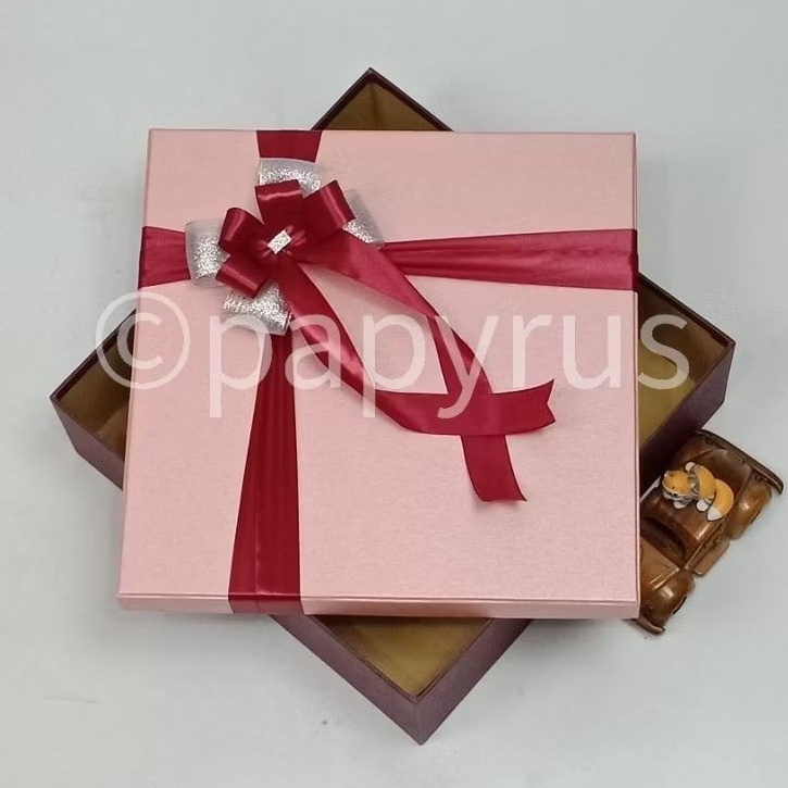 

PAPYRUS Kombinasi 30x30 Tinggi 5cm Kotak Kado Gift Box Hardbox Hampers Hadiah V1
