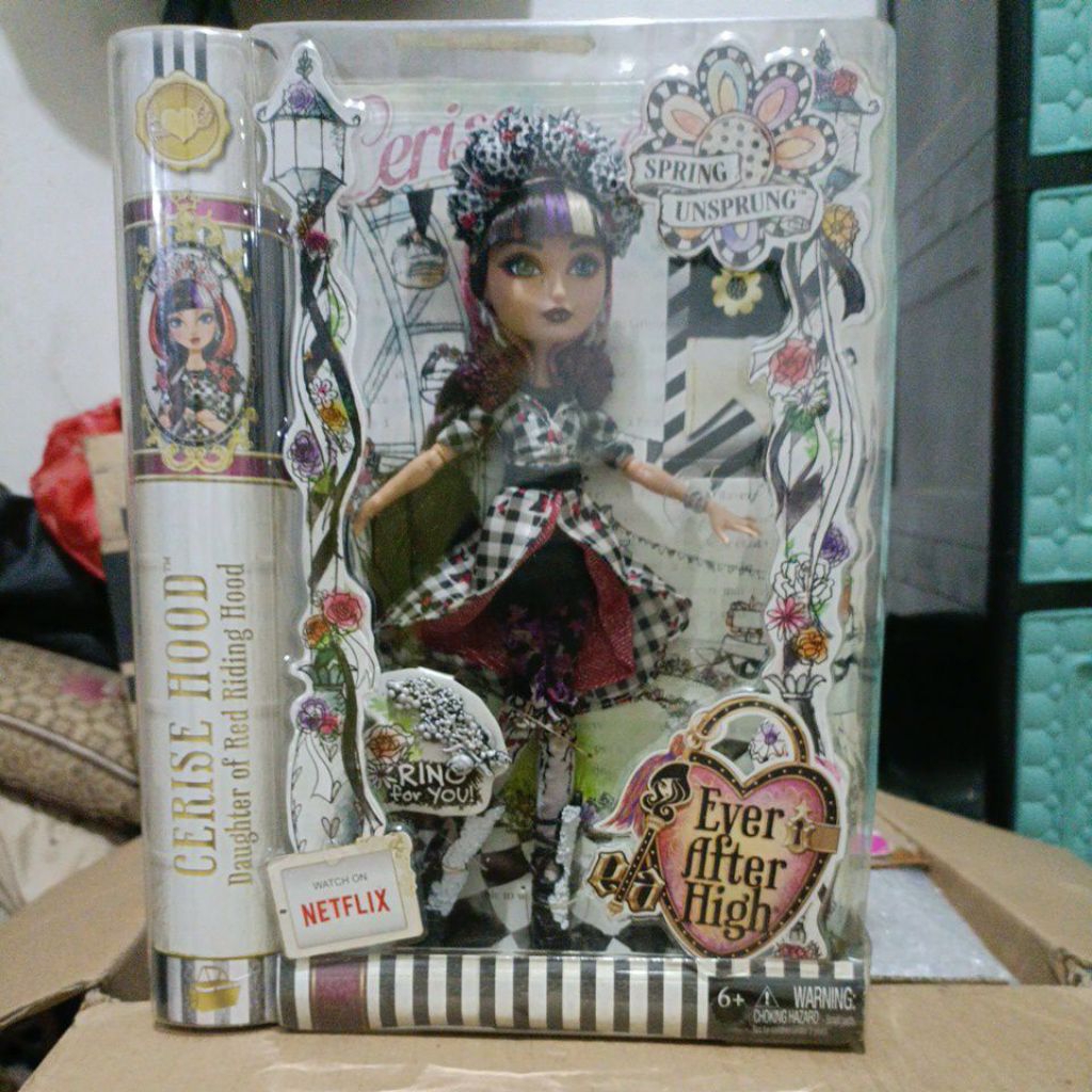 EVER AFTER HIGH CERISE HOOD