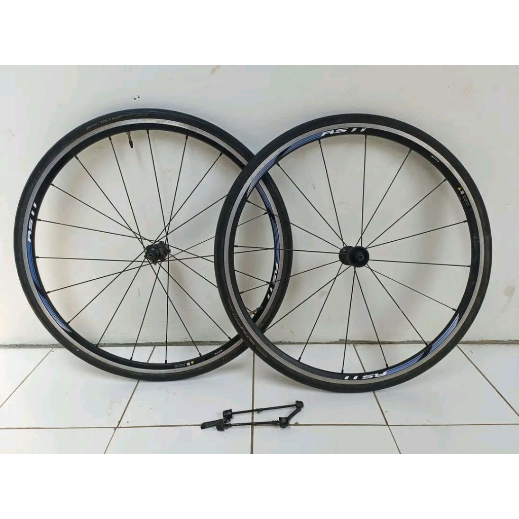 wheelset shimano RS11 bekas pemakaian kondisi bekas pakai,