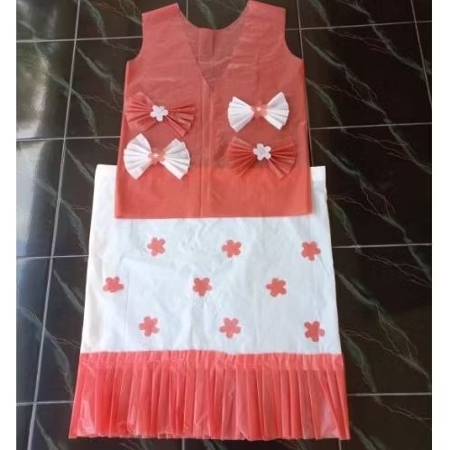 kostum karnaval daur ulang kresek plastik