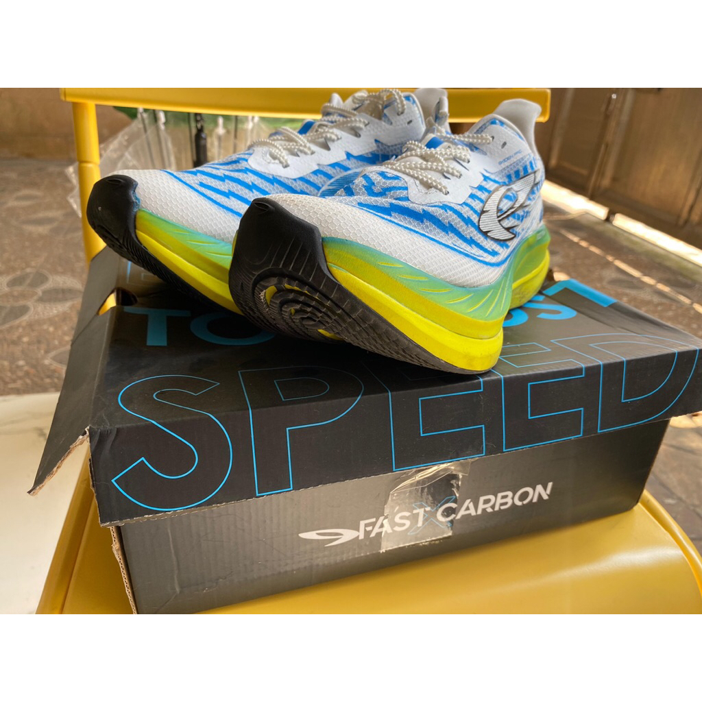 Sepatu Lari 910 Geist Ekiden Pro