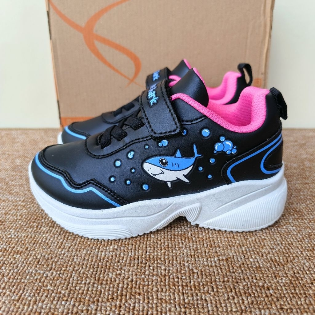 Sepatu Ando Blue Shark velcro perekat hitam merah jambu black fuchsia