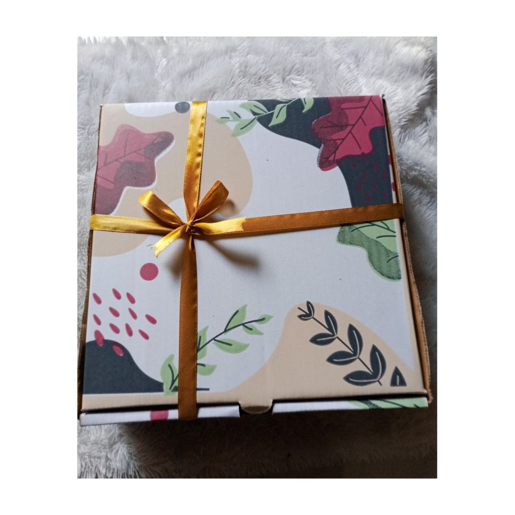 

kotak hampers // box hadiah