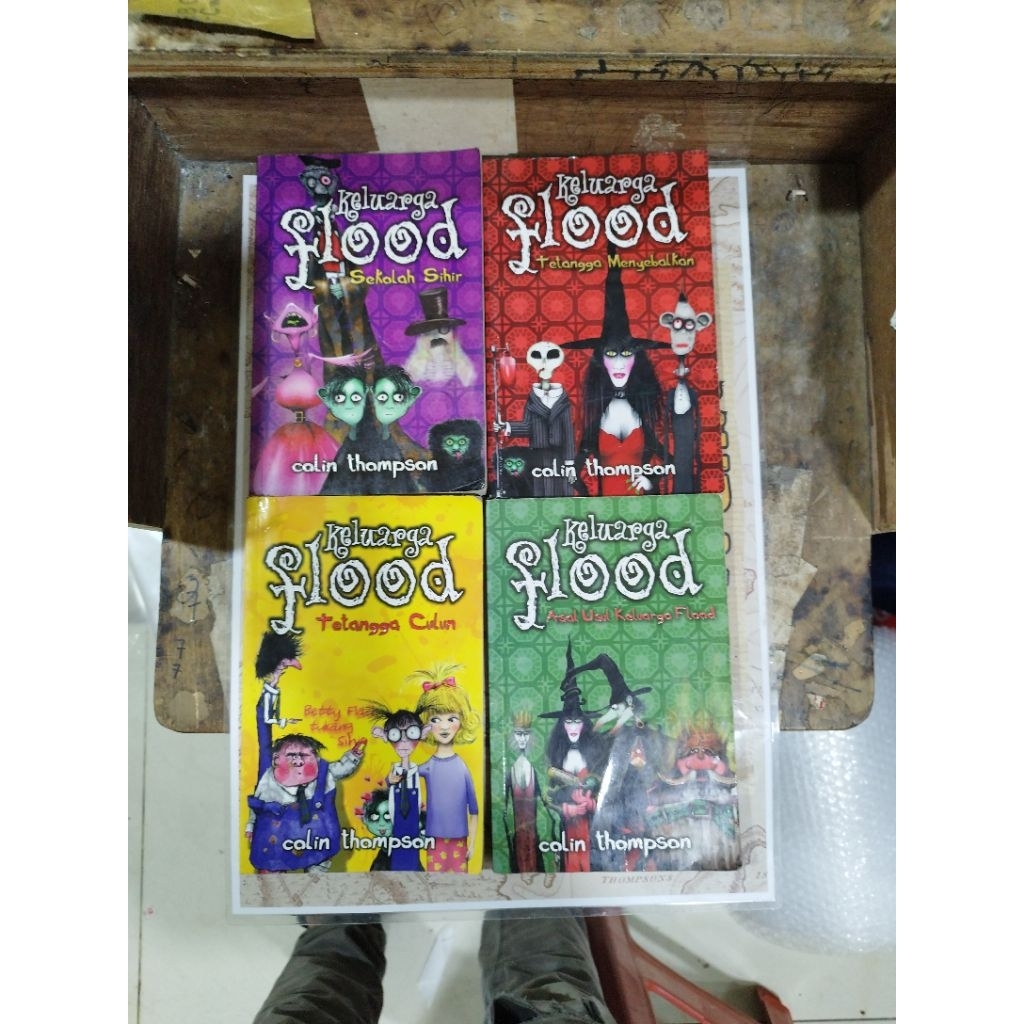 Keluarga Flood Set 1-4 tamat by Colin Thompson