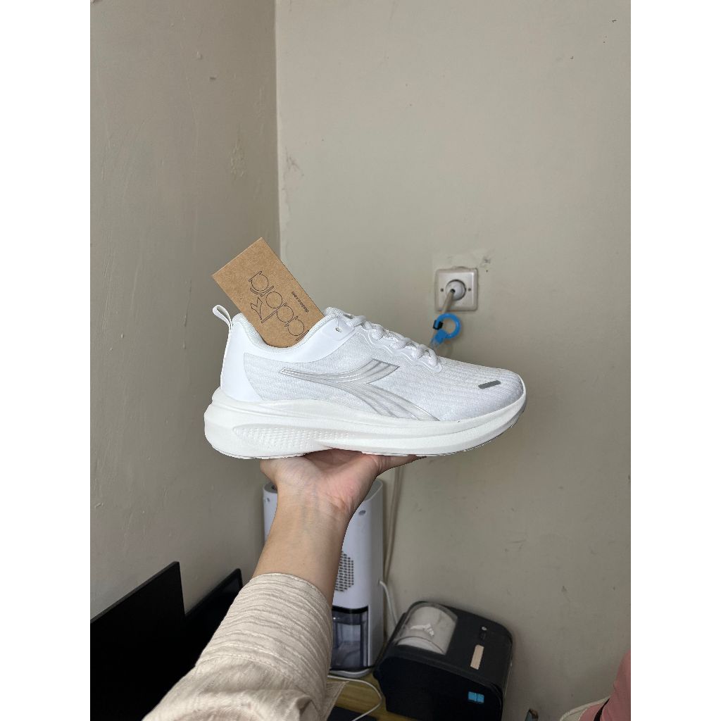 SEPATU DIADORA RUNNING MARKIST (M) PRIA DIAX24F1204W PUTIH