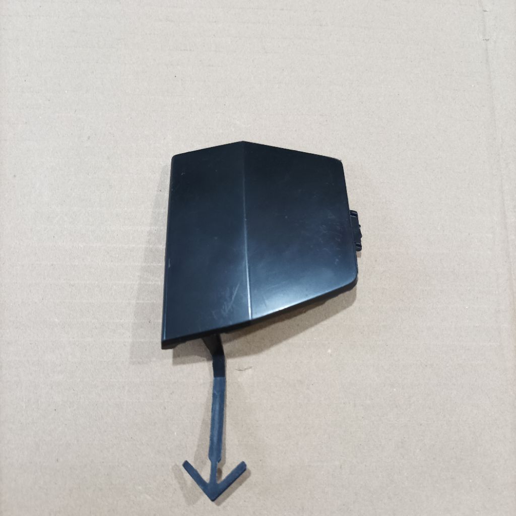 Tutup Towing Bemper Depan Xpander Cross Original