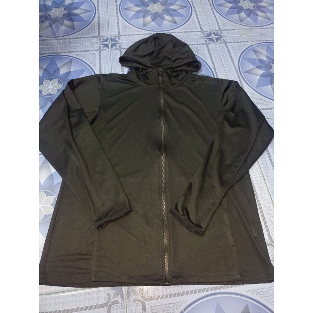 Jaket lari uniqlo original second untuk pria dan wanita olahraga