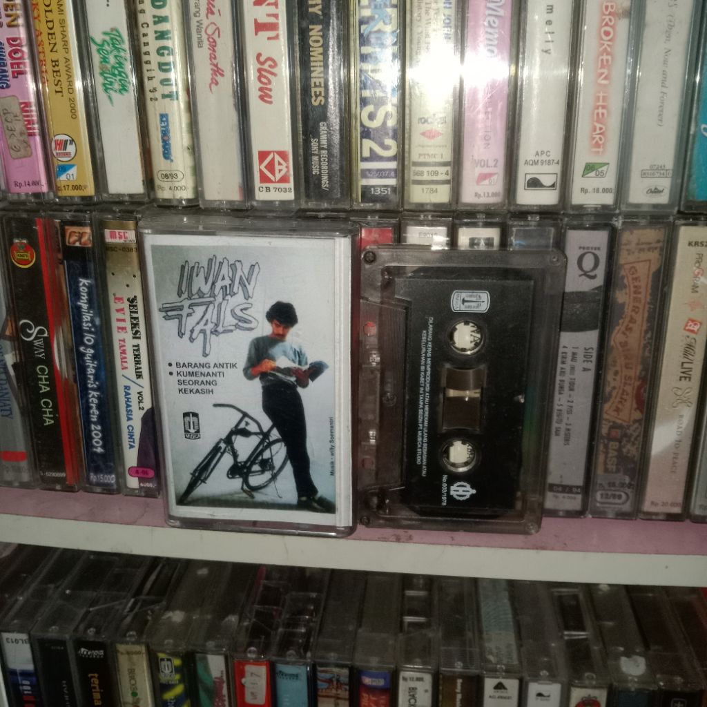 Kaset Pita Iwan Fals Barang Antik