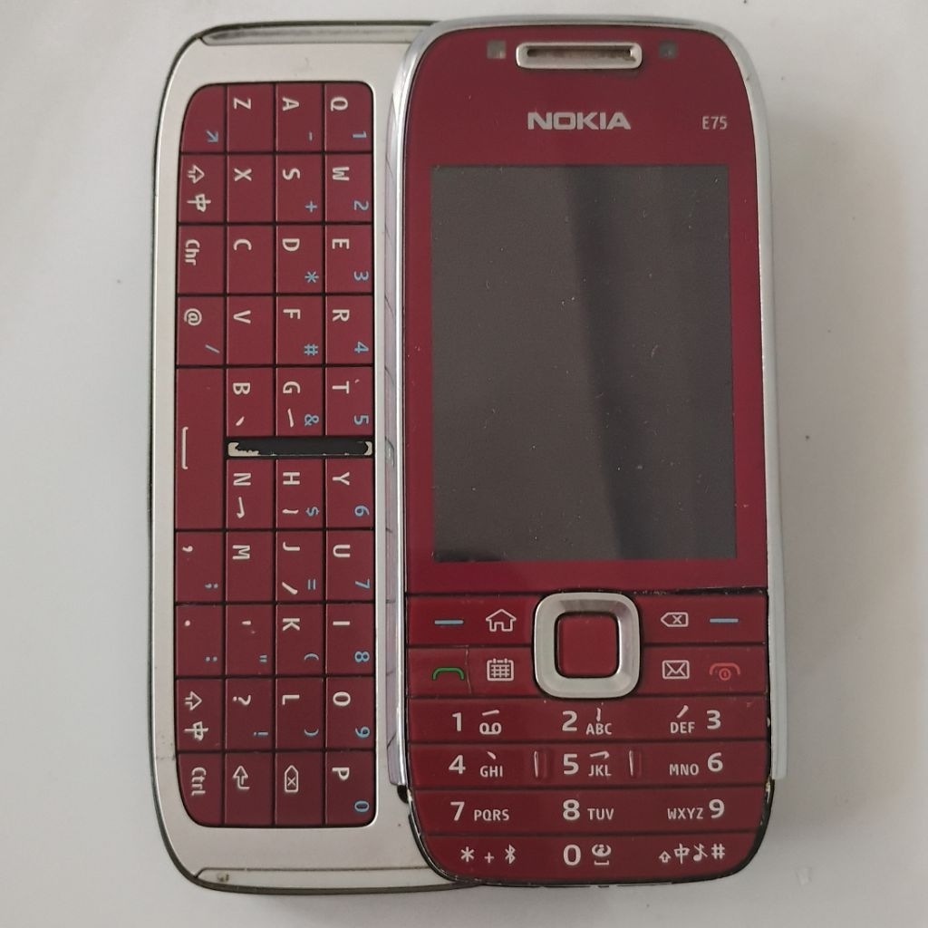 Nokia E75 Bahan