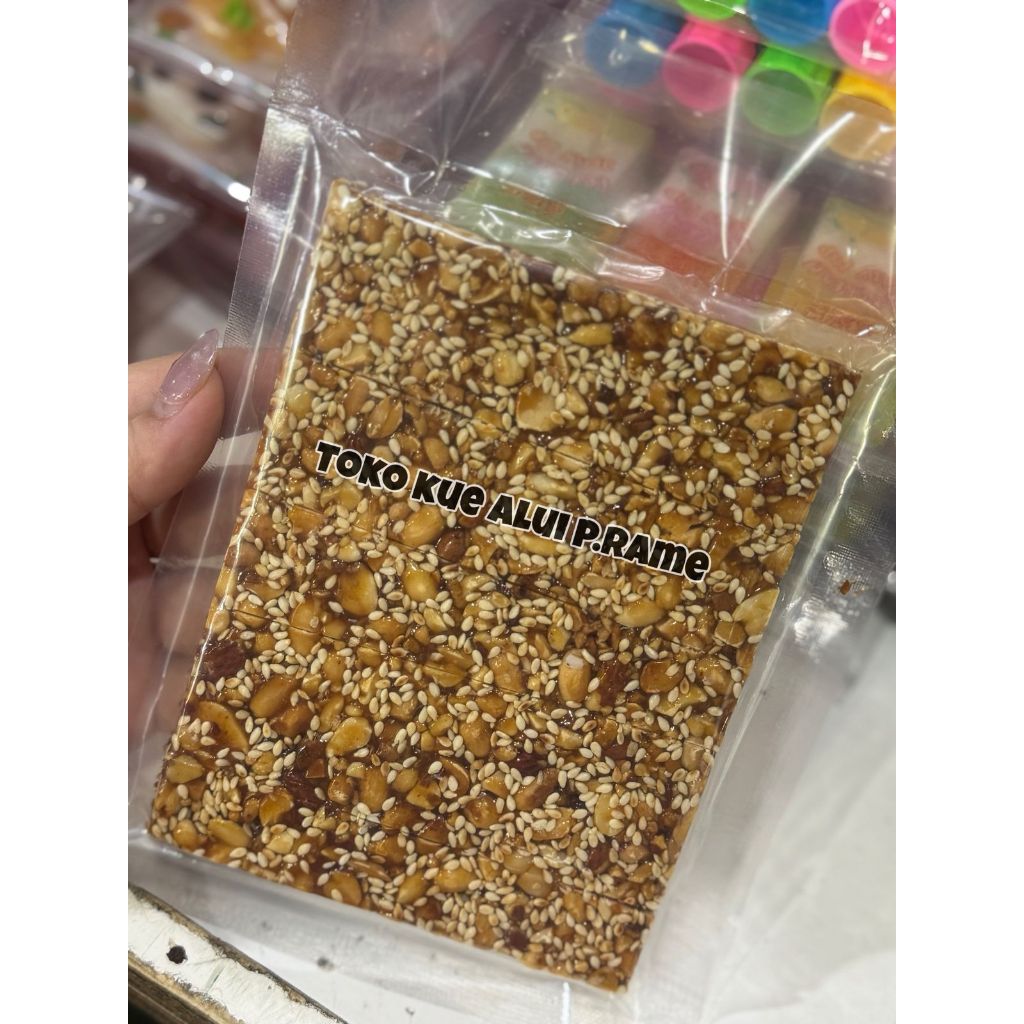 

Kacang Tumbuk Wijen / Ting Ting Wijen / Kipang Kacang Wijen Tidak Keras (100 Gram)