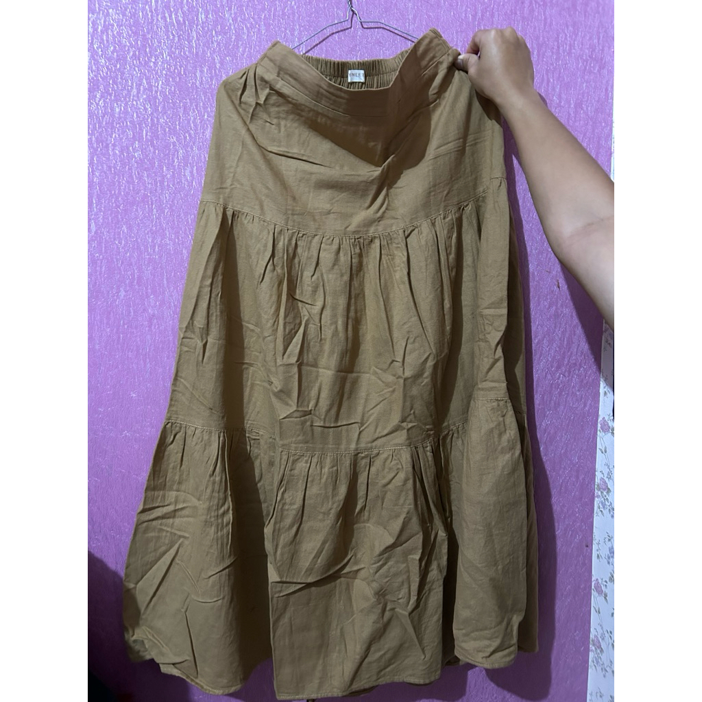 Rok Bahan Ruffle Coklat Byneeth DY006