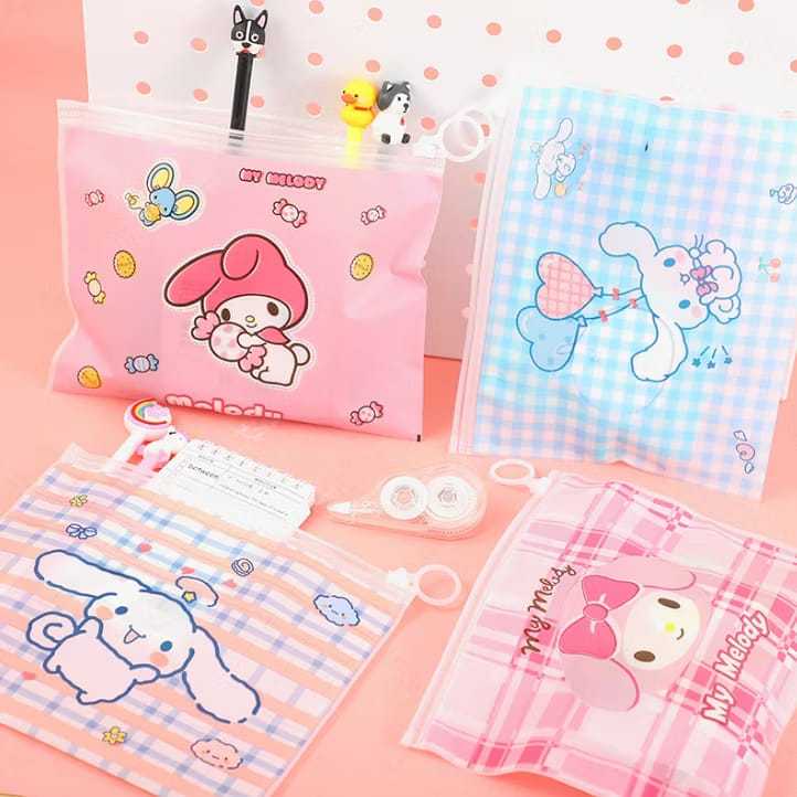 

Zipper Stationary Bag Multifungsi Motif Sanrio Melody Monroll / Tempat Pensil Sanrio / Pouch Zipper Sanrio