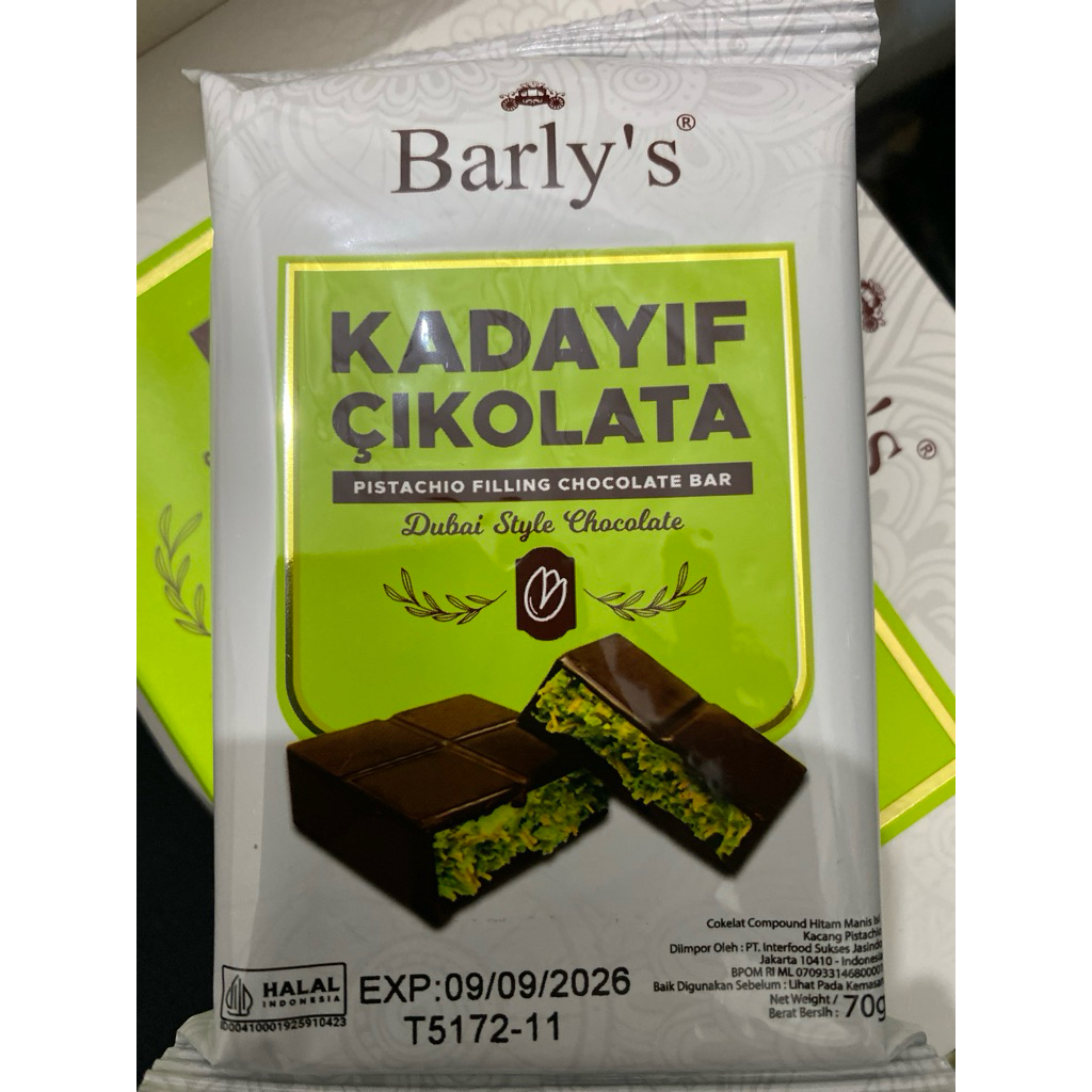 

Coklat dubai pistachio Baryl’s kadayif cikolata 70gr pistachio filling chocolate bar dubai coklat style chocolate