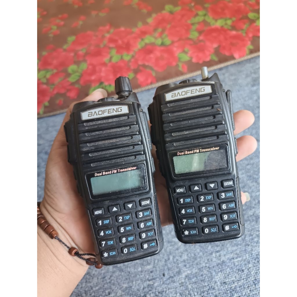 2 unit Mesin HT Baofeng uv82