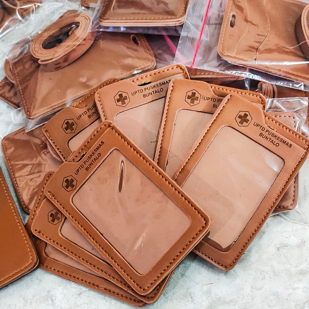 

ID Card Holder Lanyard Kulit Single 3 Slot – Bisa Custom Nama/Logo