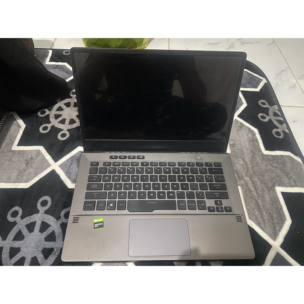 ASUS ROG Zephyrus G14 dengan spesifikasi Ryzen 5-4600HS, 8 GB RAM, GTX 1650 Ti