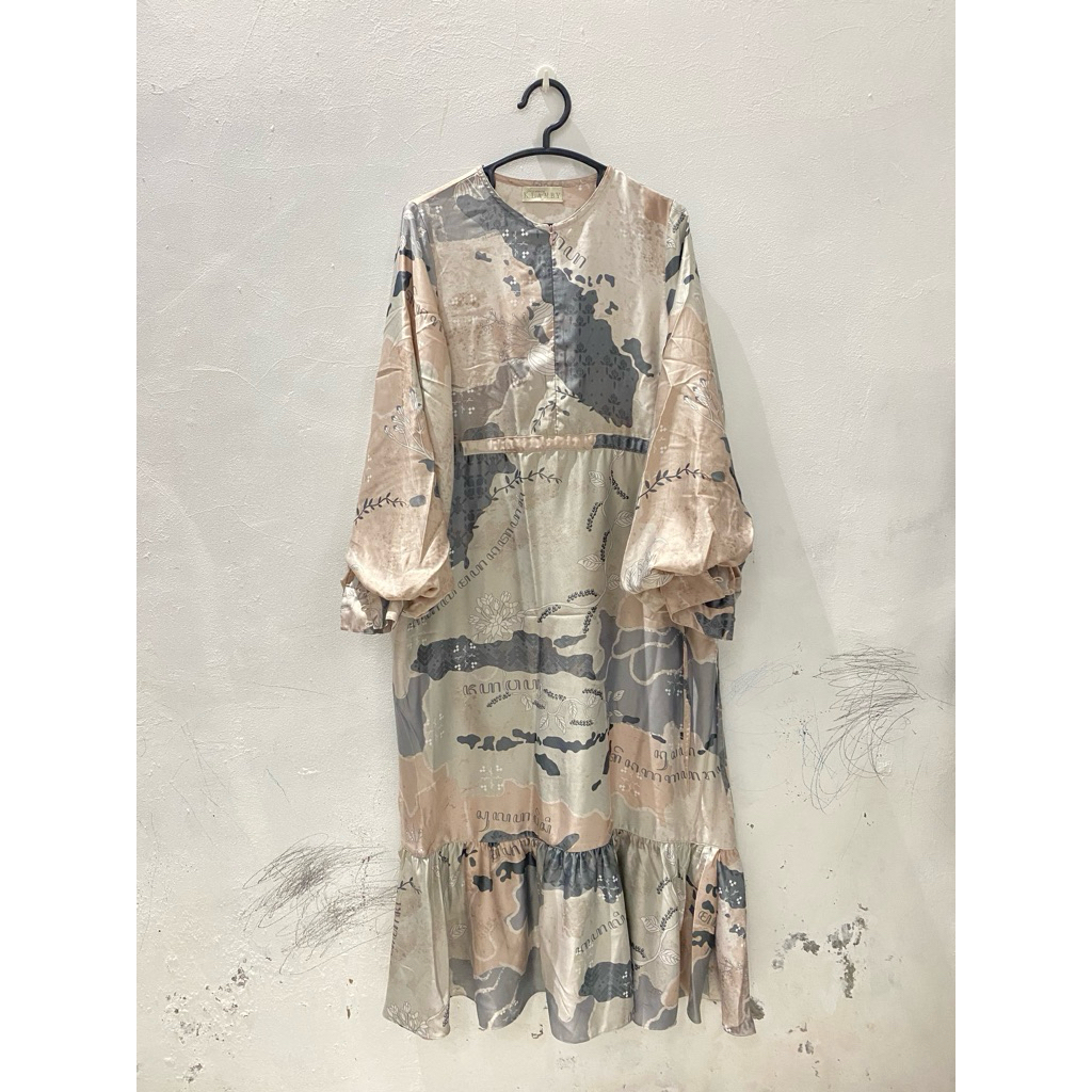 pl wearing klamby dress