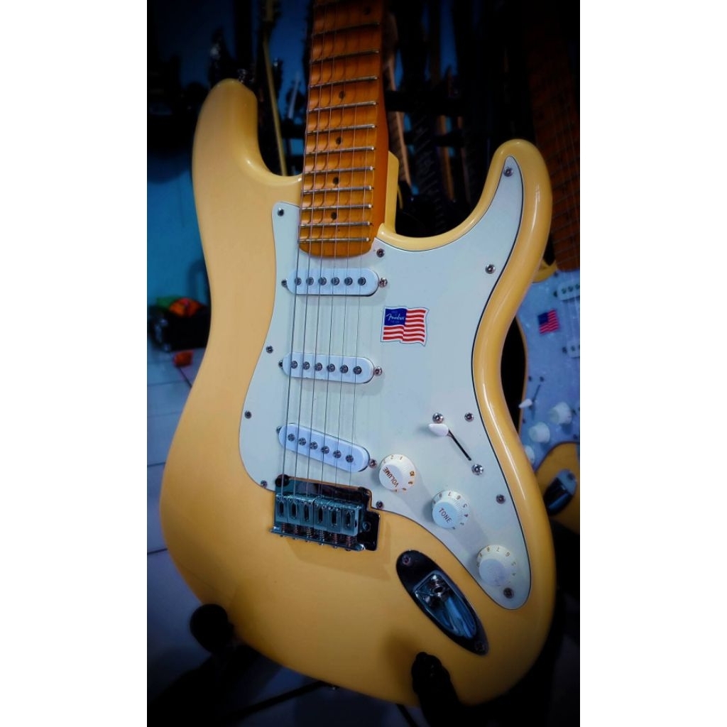 Gitar elektrik stratocaster yngwie scalloped neck reverse headstock copy high quality kondisi baru s