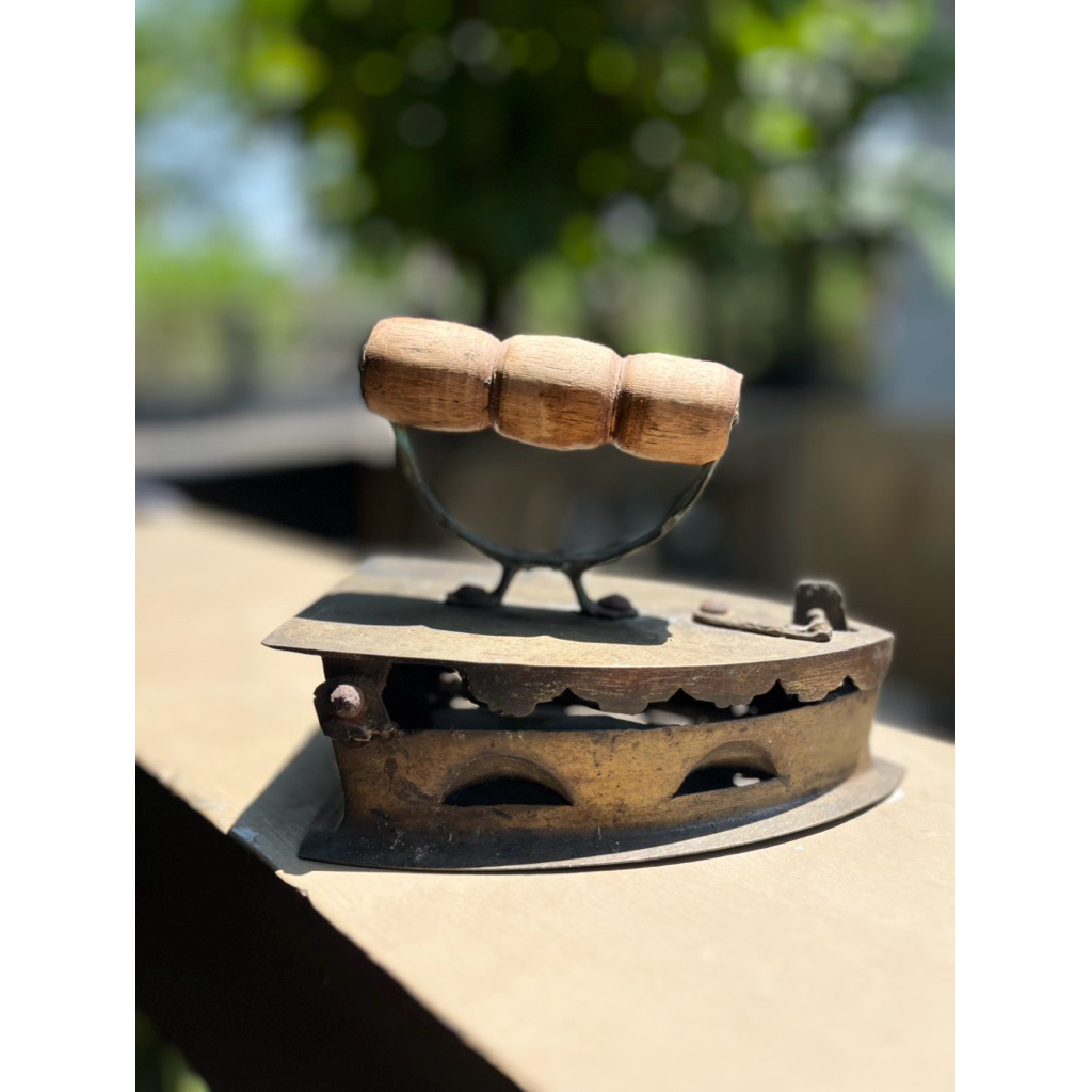 SETRIKA ARANG JADUL KUNINGAN ukur 17cm