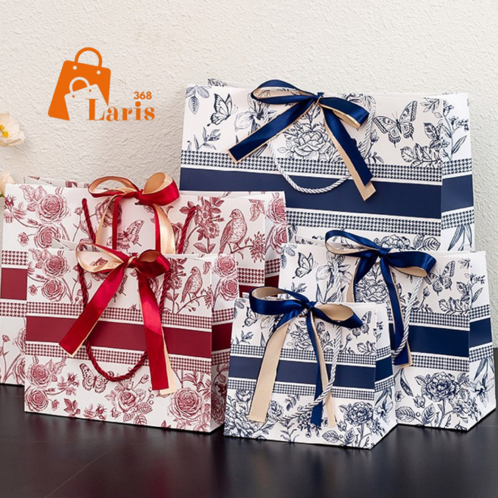 

Laris368 Paperbag Paper Bag Tas Kantong Karton Hadiah Hampers Mewah Diorr Flower Merah dan Biru Pita Premium
