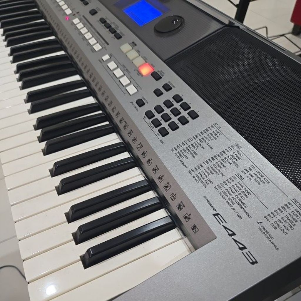 Yamaha PSR E443 Keyboard USB Arranger Organ Tunggal Like New Mulus Istimewa