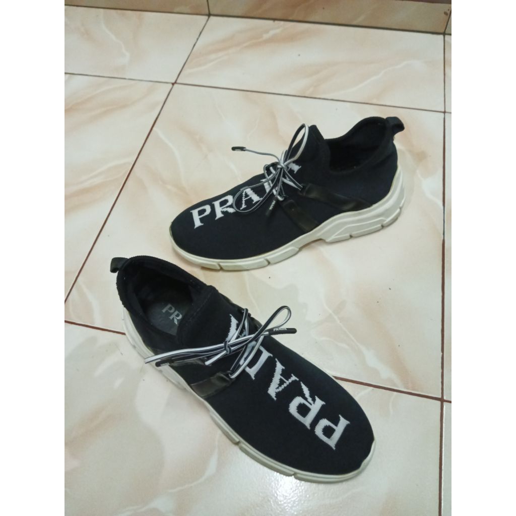 sepatu Prada snakers casual size 39 second
