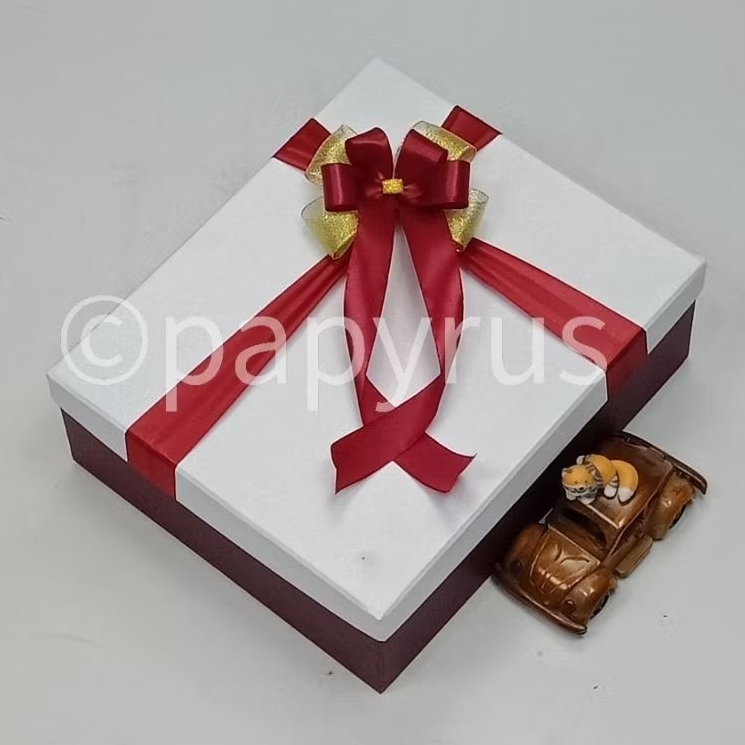 

PAPYRUS Kombinasi 25x30 Tinggi 10cm Kotak Kado Gift Box Hardbox Hampers Hadiah V2