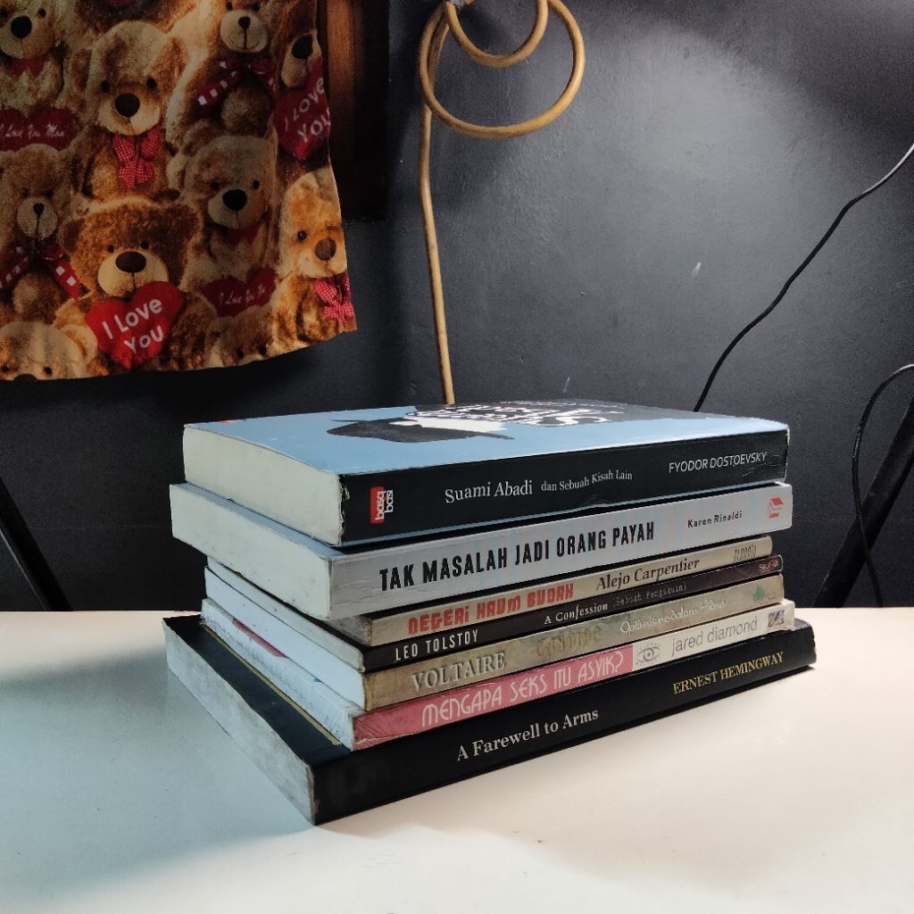 PRELOVED ORIGINAL BUKU - ERNEST HEMINGWAY JARED DIAMOND VOLTAIRE LEO TOLSTOY ALEJO CARPENTIER FYODOR
