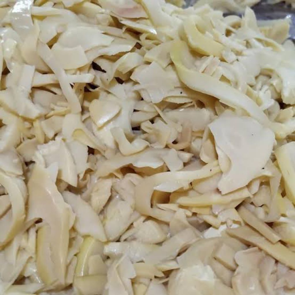 

Rebung Tunas Bambu Muda 500 gr (Sayuran Segar)