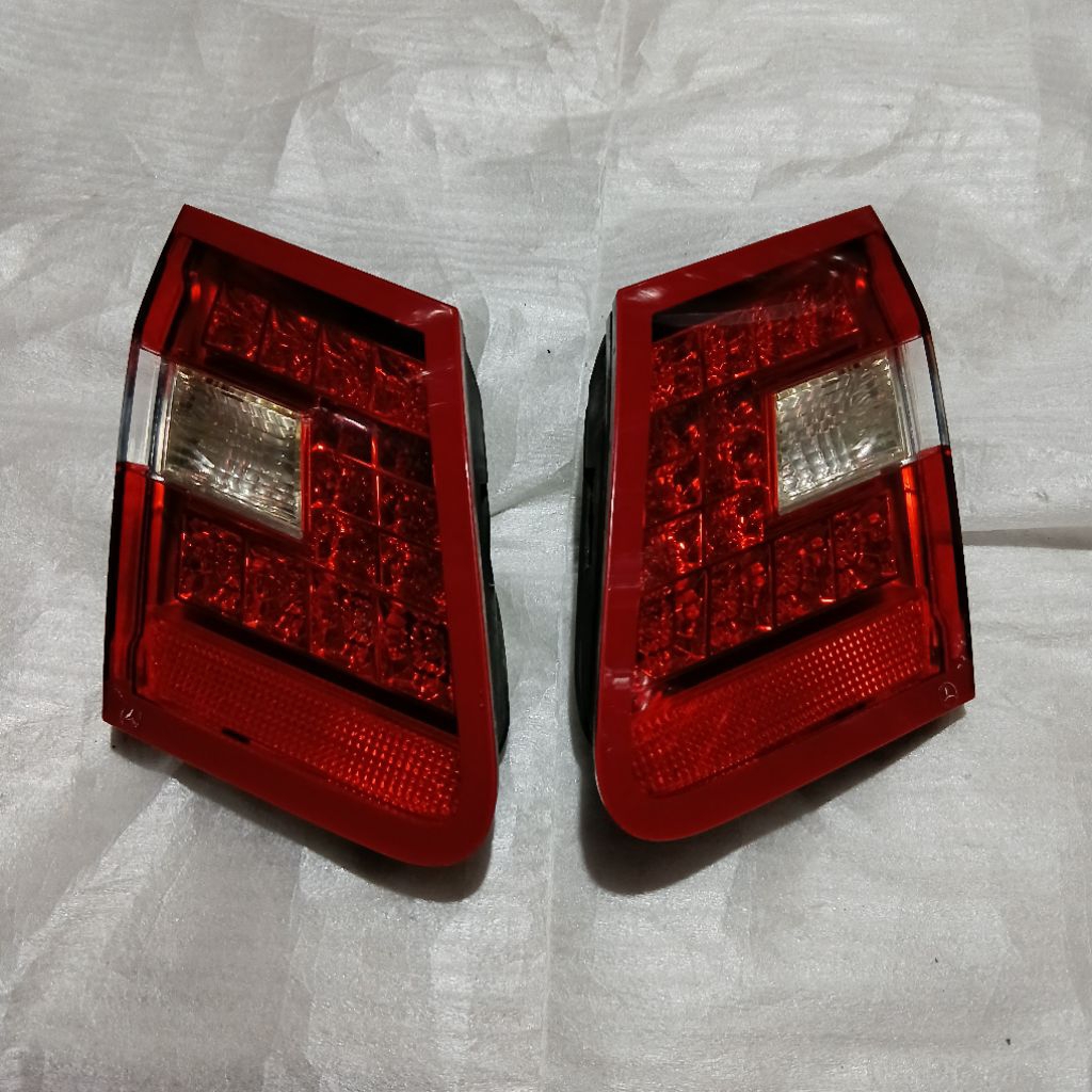 lampu bagasi mercy w212