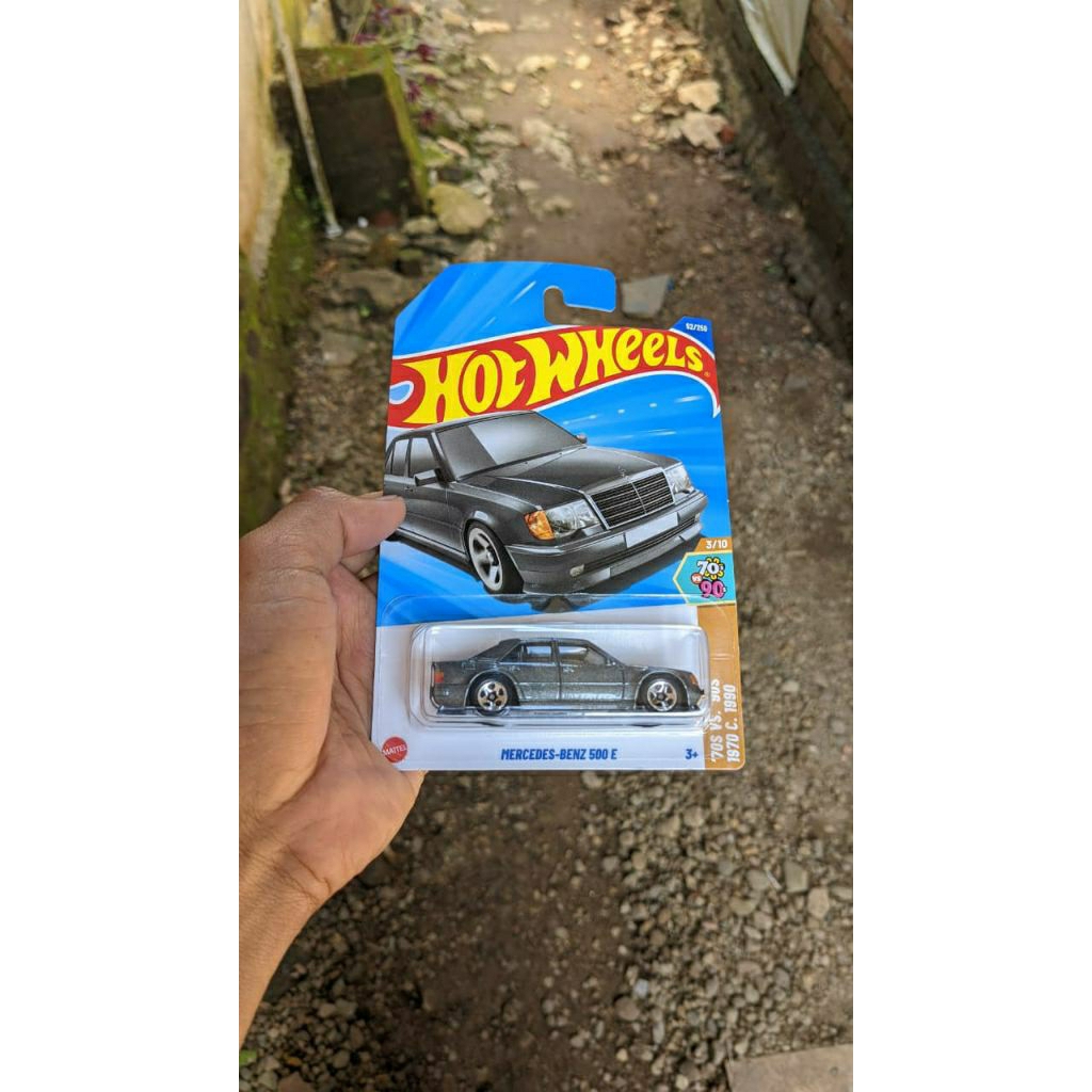 hotwheels Mercedes Benz 500e