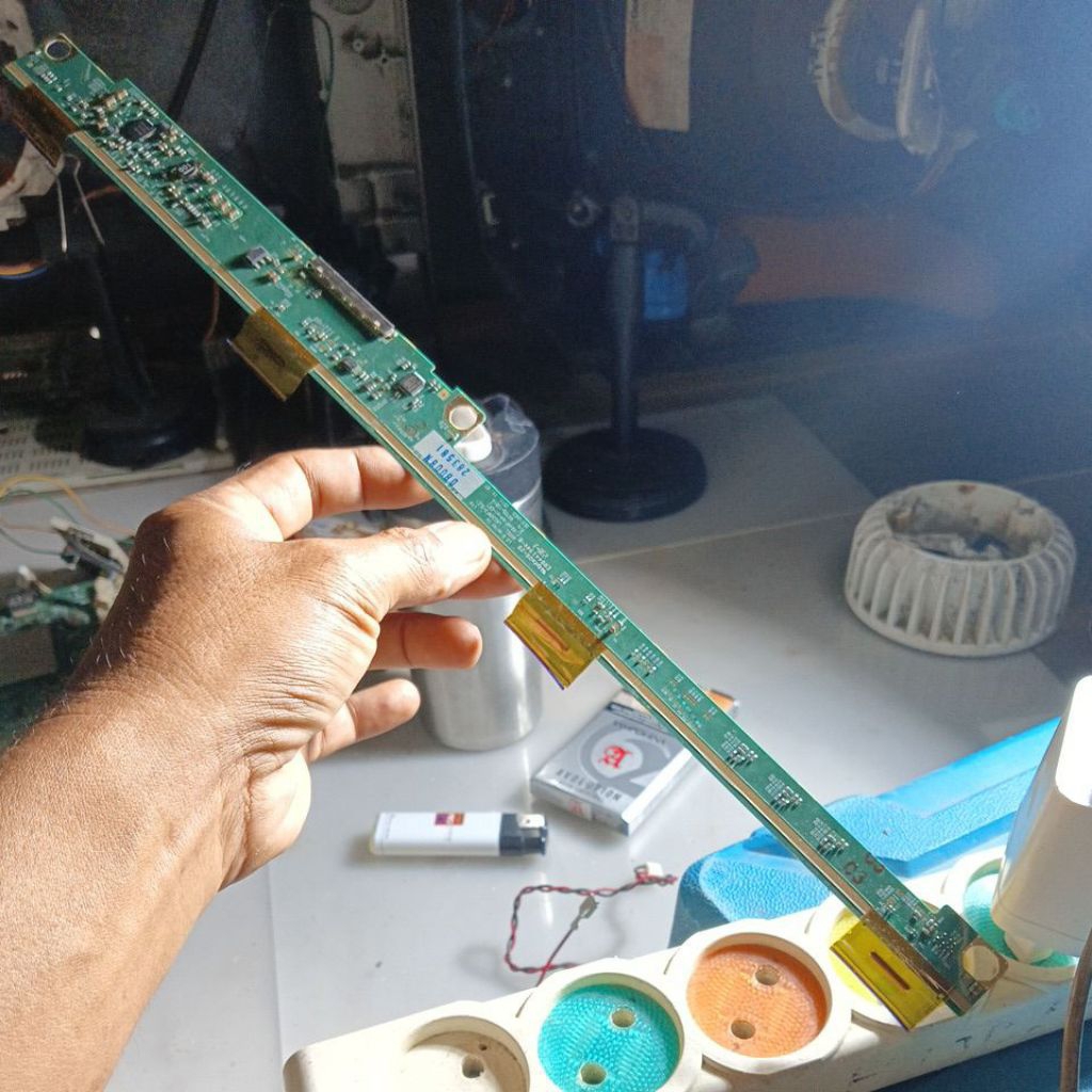 TICON TV LED TOSHIBA 23 PU 200 EJ