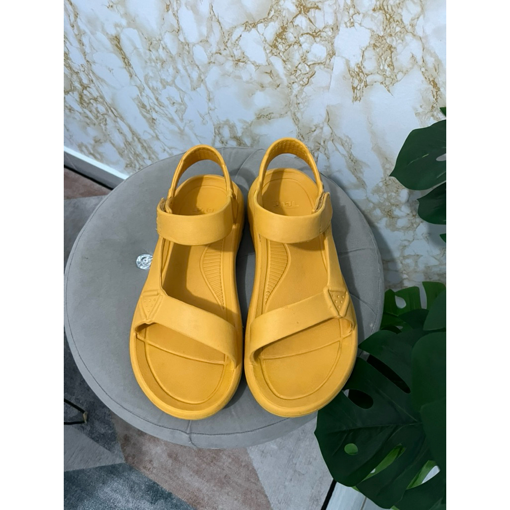 sandal TEVA 43