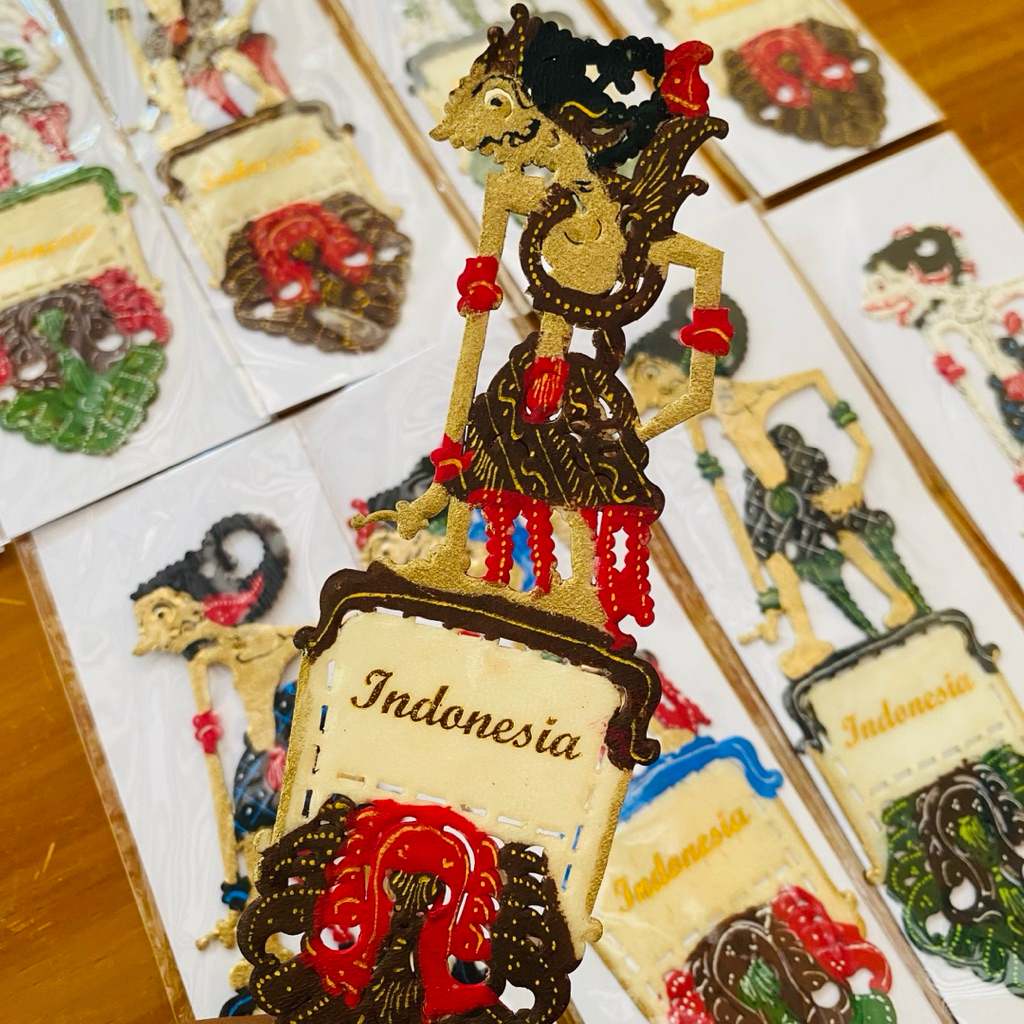 

Souvenir Pembatas Buku Karakter Wayang Kulit Asli Halus Khas Jogja Indonesia