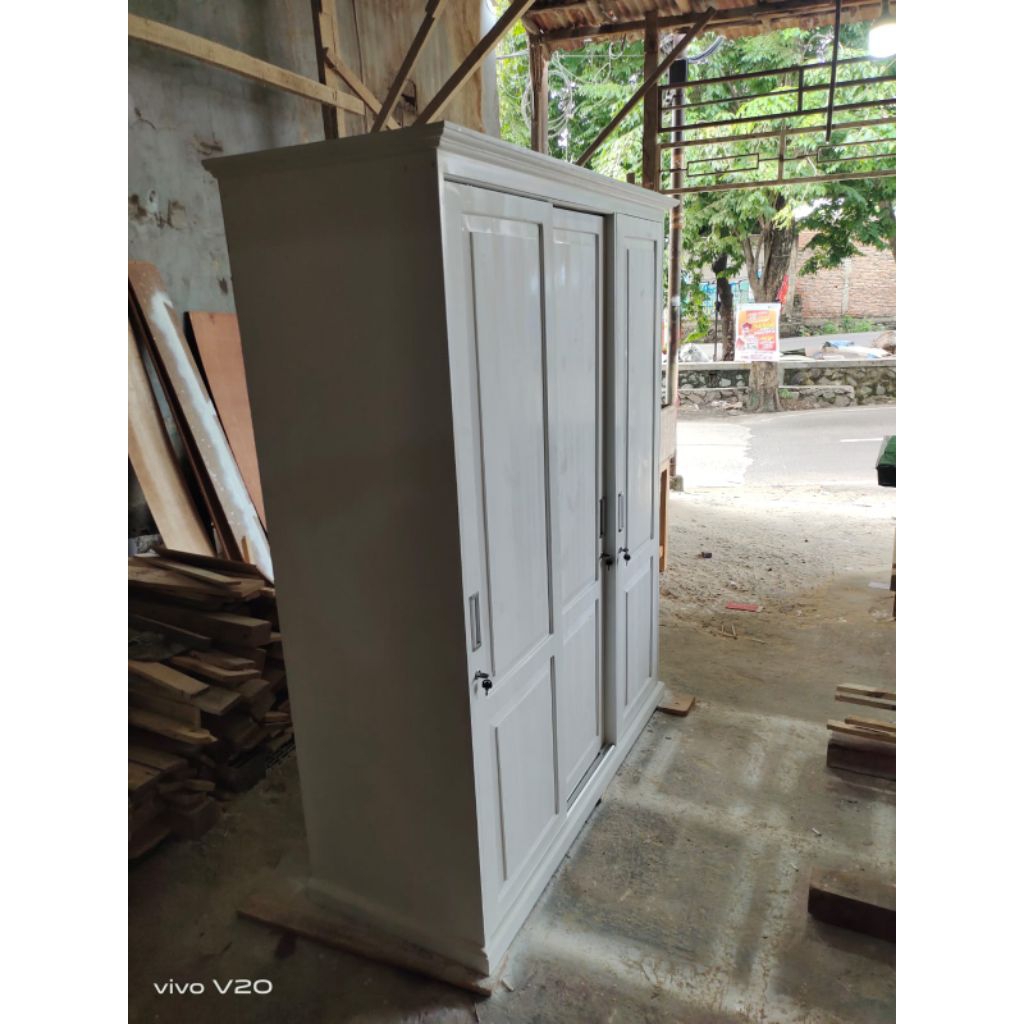 lemari baju/lemari 3 pintu kayu jati belanda