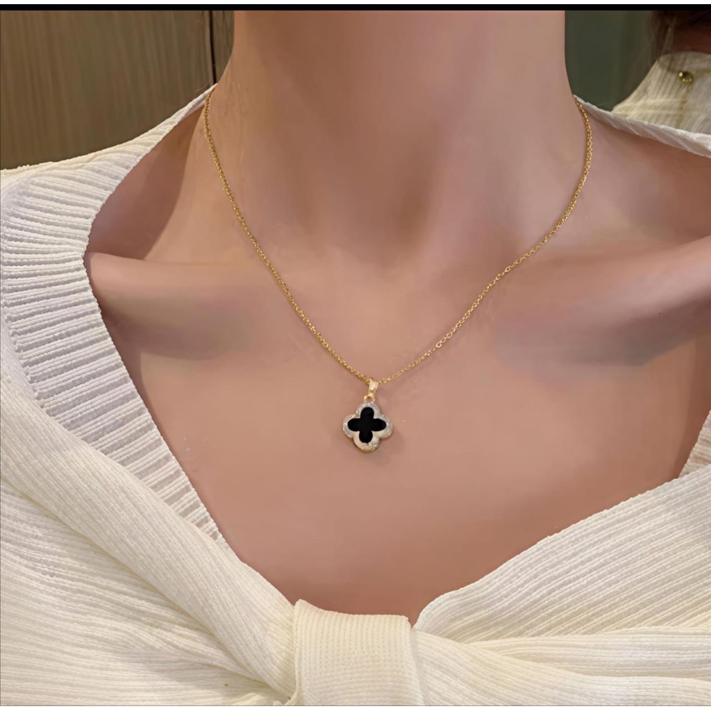 Kalung Titanium Wanita Liontin Clover Empat Anti Karat Anti Luntur Asli Import Fashion Style Kekinia