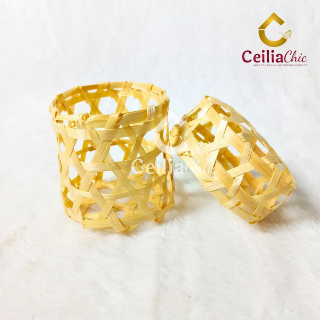 

Grosir Packaging Anyaman Tabung Mini Omplong Keranjang Hampers Kue Kering Tempat Souvenir Mug