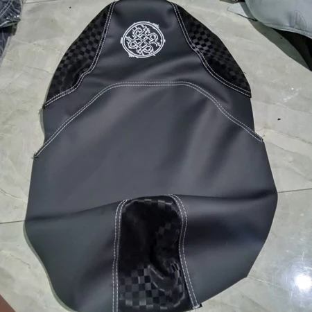 Sarung Jok Aerox Motif Arvi Catur – Tampilan Sporty & Elegan
